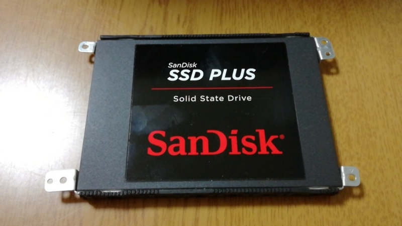 交換するSanDisk120GBのSSD
