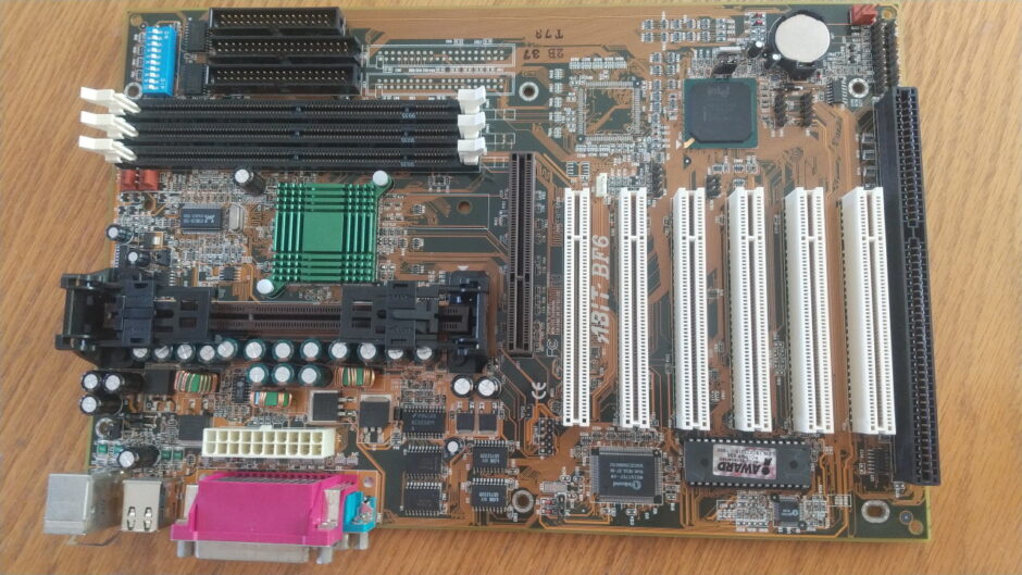 ABIT BF6マザーボードでCeleron300Aのオーバークロックを再現 | ワケあり宝箱