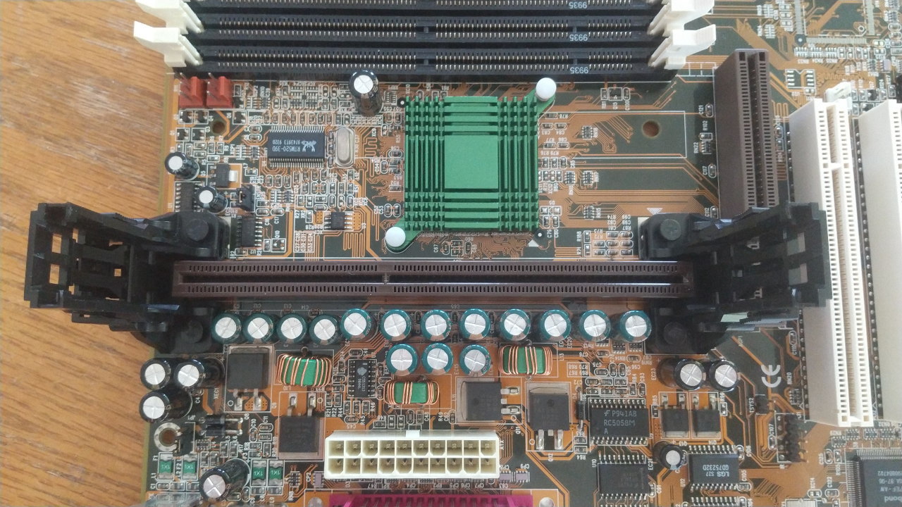 ABIT BF6のCPUスロット