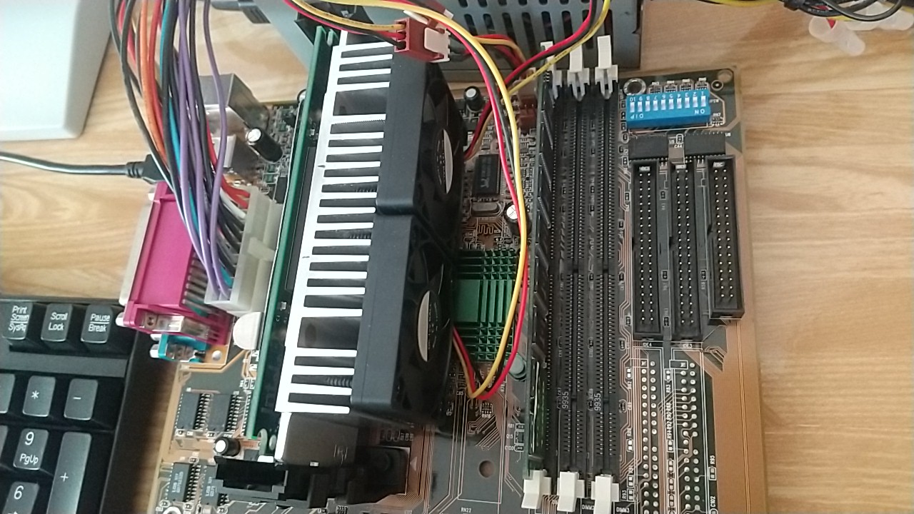 マザーボード上のCeleron300A